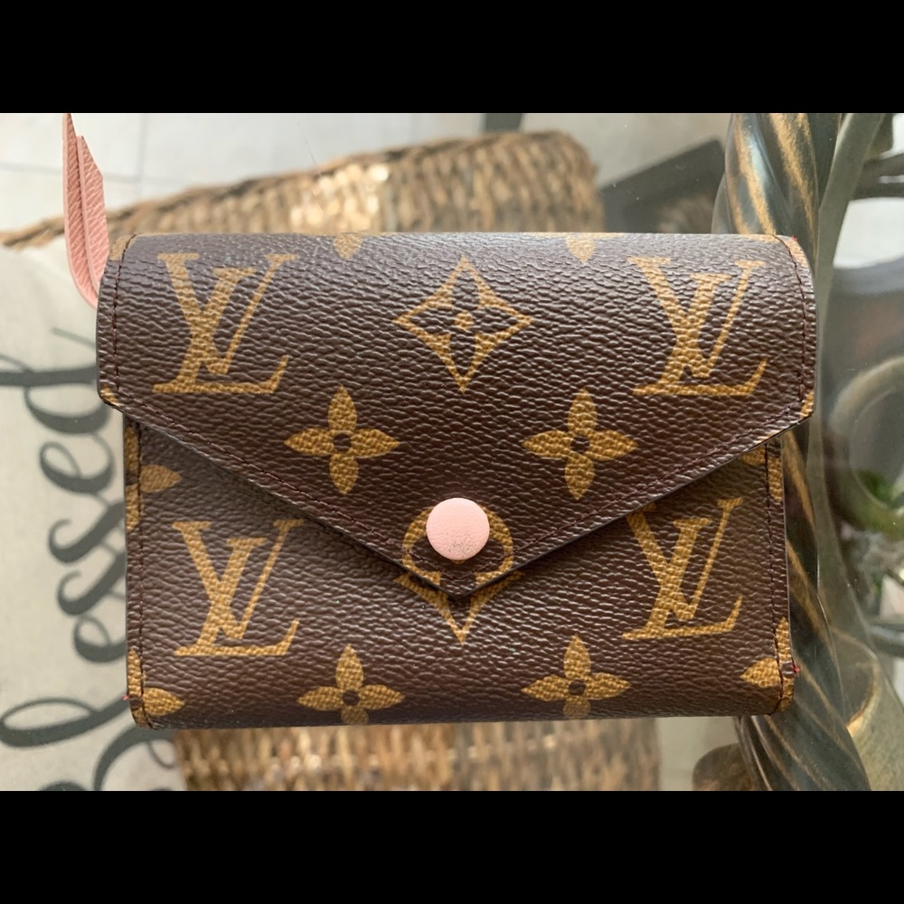 - SOLD - Authentic Louis Vuitton Victorine Compact Wallet